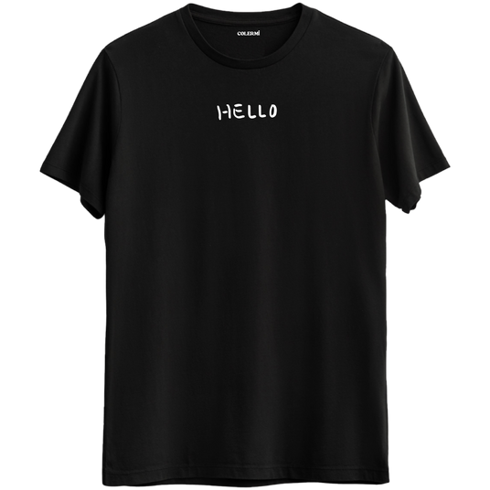 Sade ve modern tarzı yansıtan Hello yazılı siyah Bisiklet Yaka Tshirt, minimal ve şık bir görünüm sunar.