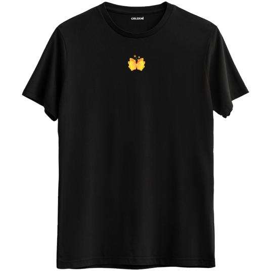 Kelebek etkisinin zarif yansıması olan minimal kelebek baskılı siyah Bisiklet Yaka T-Shirt.