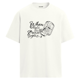 Music Begins Mikrofon Yazılı Tişört – %100 Pamuk – Bisiklet Yaka T-Shirt