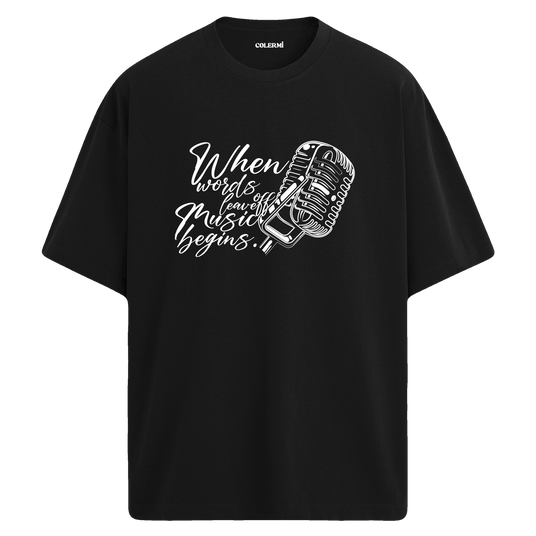 Music Begins Mikrofon Yazılı Tişört – %100 Pamuk – Bisiklet Yaka T-Shirt