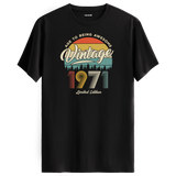 1971 Nostalgia Vintage T-Shirt - Retro Design & Iconic 70s Style