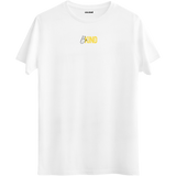 Be Kind yazı tasarımıyla nazik olmayı hatırlatan siyah Bisiklet Yaka T-Shirt.