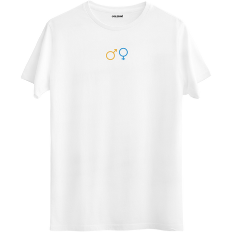 Uyum ve dengeyi yansıtan beyaz Minimal Baskılı T-Shirt.