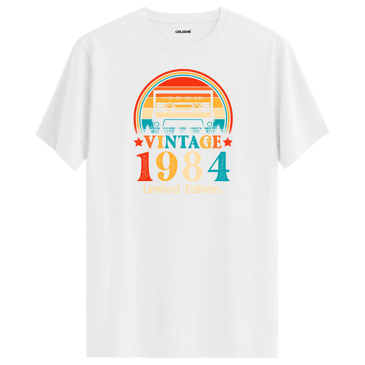 Beyaz vintage t-shirt, 1984’ün müzik ruhunu yansıtan retro tişört, geçmişin büyüsünü hissettiren özel bir parça.