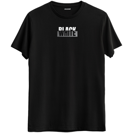 Siyah ve beyazın kontrastını yansıtan minimal, tipografik tasarımlı Bisiklet Yaka T-Shirt.