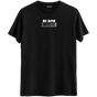 Siyah ve beyazın kontrastını yansıtan minimal, tipografik tasarımlı Bisiklet Yaka T-Shirt.