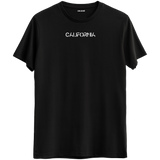California yazısının yer aldığı sade ve şık minimal tasarımlı Bisiklet Yaka T-Shirt.