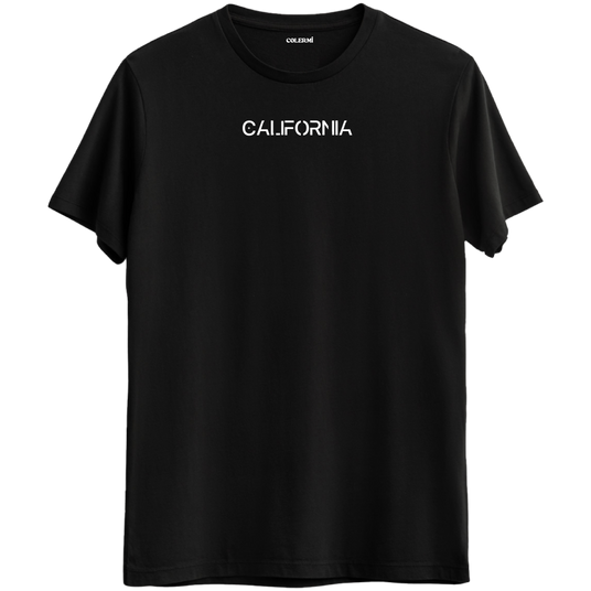 California yazısının yer aldığı sade ve şık minimal tasarımlı Bisiklet Yaka T-Shirt.