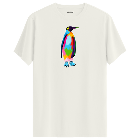 Ekru renkli bisiklet yaka tişört, pastel tonları ve sanatsal penguen tasarımıyla zarif bir görünüm sağlıyor.