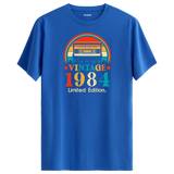 Mavi vintage t-shirt, 1984 kaset çalar baskısıyla müziğin ruhunu taşıyan retro tişört.