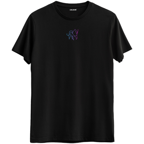 Gücü ve kararlılığı temsil eden minimal gergedan baskılı siyah Bisiklet Yaka T-Shirt.