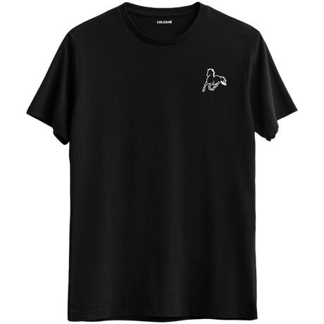 Özgürlüğün ve zarafetin simgesi olan minimal at baskılı siyah Bisiklet Yaka T-Shirt.