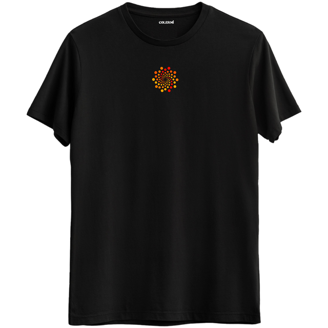 Odak ve dengeyi simgeleyen nokta dizilimiyle siyah Bisiklet Yaka T-Shirt.