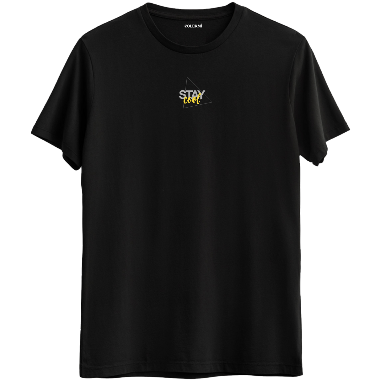 Stay Cool yazılı minimalist tasarım, sakin ve kendinden emin bir duruşu temsil eden Bisiklet Yaka T-Shirt.