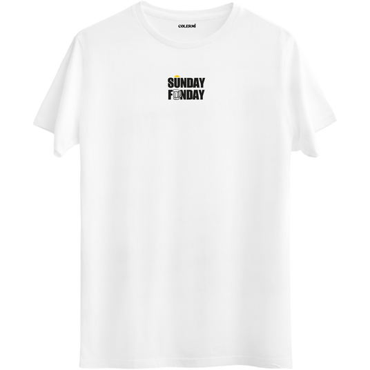 Sunday Funday yazı tasarımıyla hafta sonu enerjisini yansıtan beyaz Bisiklet Yaka T-Shirt.