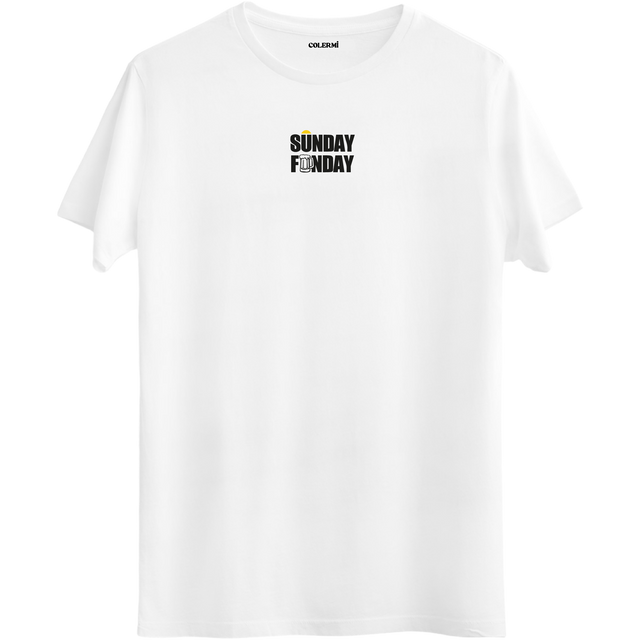 Sunday Funday yazı tasarımıyla hafta sonu enerjisini yansıtan beyaz Bisiklet Yaka T-Shirt.