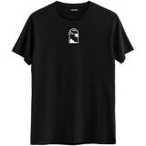 Ufka açılan pencere ve merdiven tasarımlı siyah Bisiklet Yaka T-Shirt.