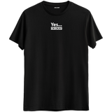 Duygusal derinliği ve minimalizmi yansıtan Yes I’m Okay Bisiklet Yaka T-Shirt.