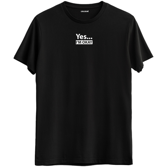Duygusal derinliği ve minimalizmi yansıtan Yes I’m Okay Bisiklet Yaka T-Shirt.